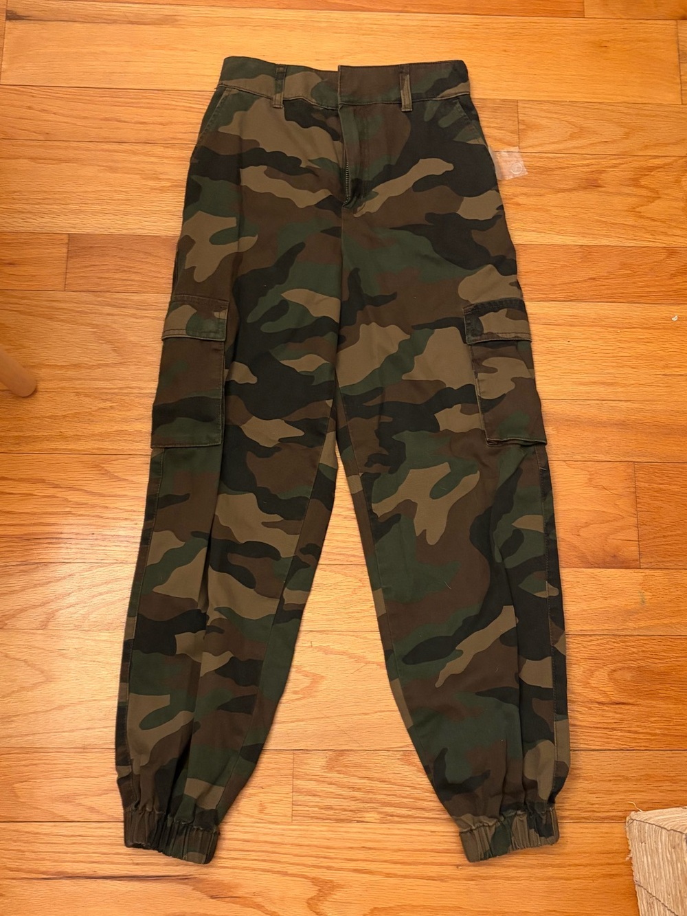 Forever 21 Women’s Camo Cargo Joggers - Olive Green